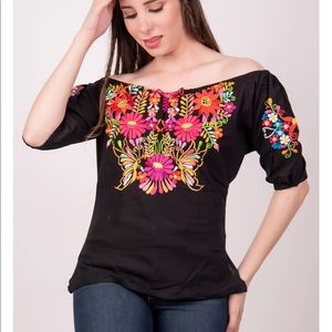 NWOT Mexican Embroidered Blouse Small